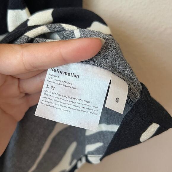 Reformation Lindsay Dress in Mustang Size 6 - Picture 5 of 5